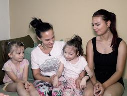 Danijela Milutinović sa ćerkama Lenom, Nikolinom i Tijanom