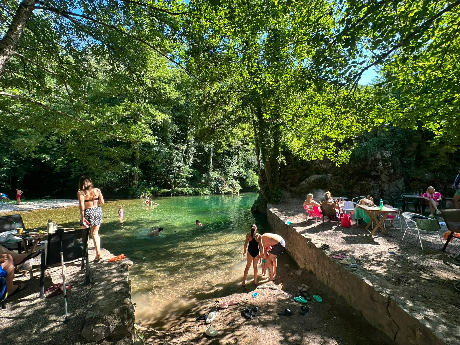 Arilje ima svoje more, prelepe plaže na reci Rzav pune kupača: Fotografije govore sve