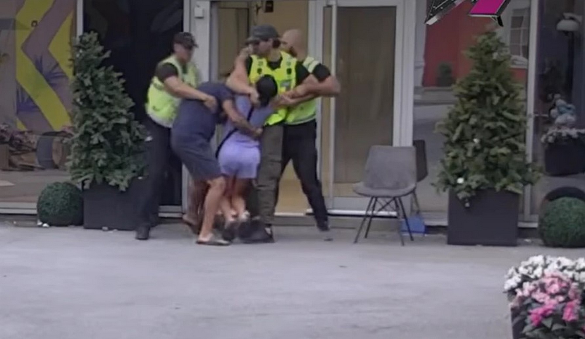 "Spremna je za ludnicu, ona je psihopata..." Asminova majka se oglasila nakon skandala, udrila žestoko na Maju