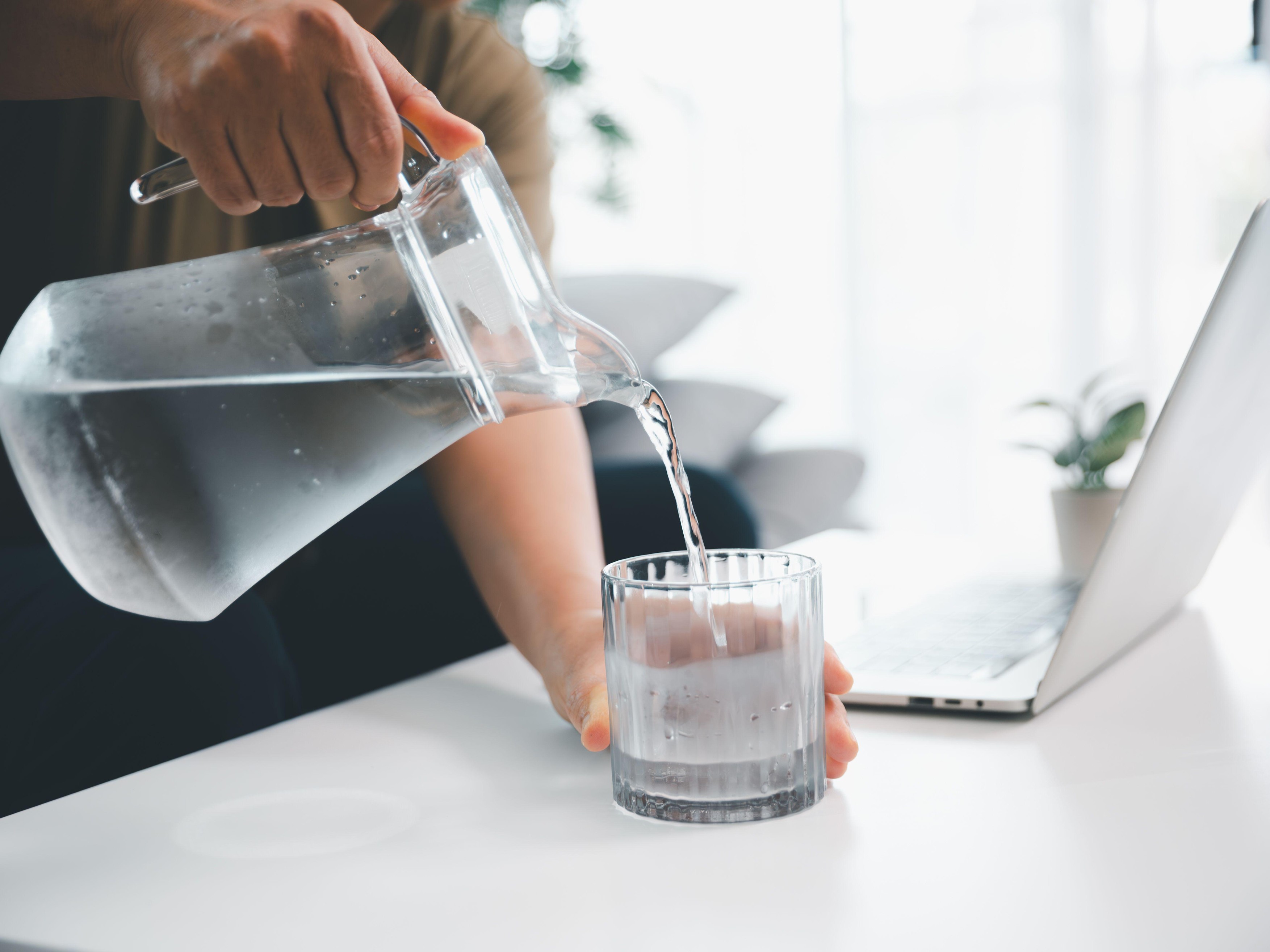 Koliko vode zaista treba da pijete svakog dana? Nutricionisti konačno rešili večitu dilemu