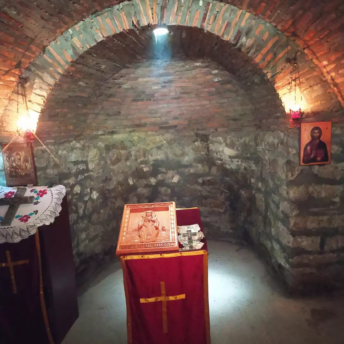 Tajna crkva pod zemljom: U ovom selu u Srbiji bila je vekovima skrivena od Turaka, a evo kako danas izgleda
