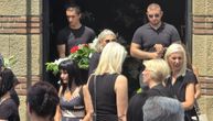 Drama na sahrani Andrije Bajića, žestoka svađa poznatih ispred kapele: "Nosićeš duplu crninu!"