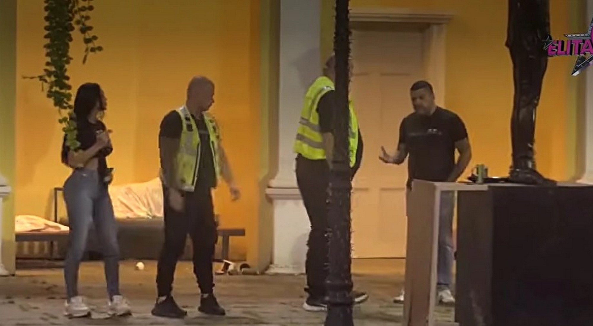 Asmin lomi sve pred sobom zbog Maje: Uletelo obezbeđenje da interveniše "Sklonite od mene ovu raspalu"