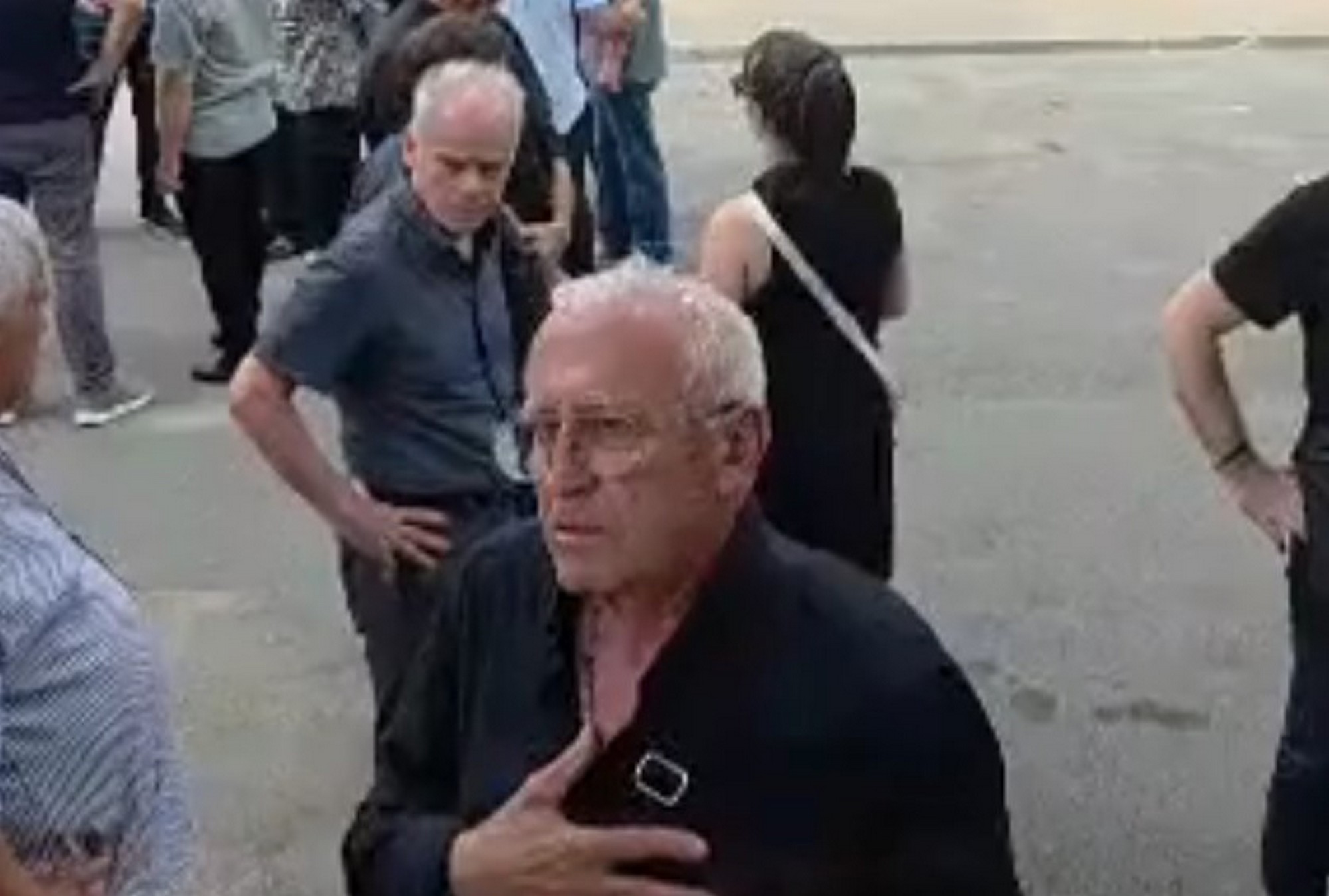 "Mala Cana htela je dva žita na parastosu" Kolega pevačici spustio slušalicu pred sahranu Andrije Bajića