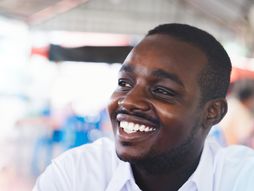 Afrikanac, beli zubi
