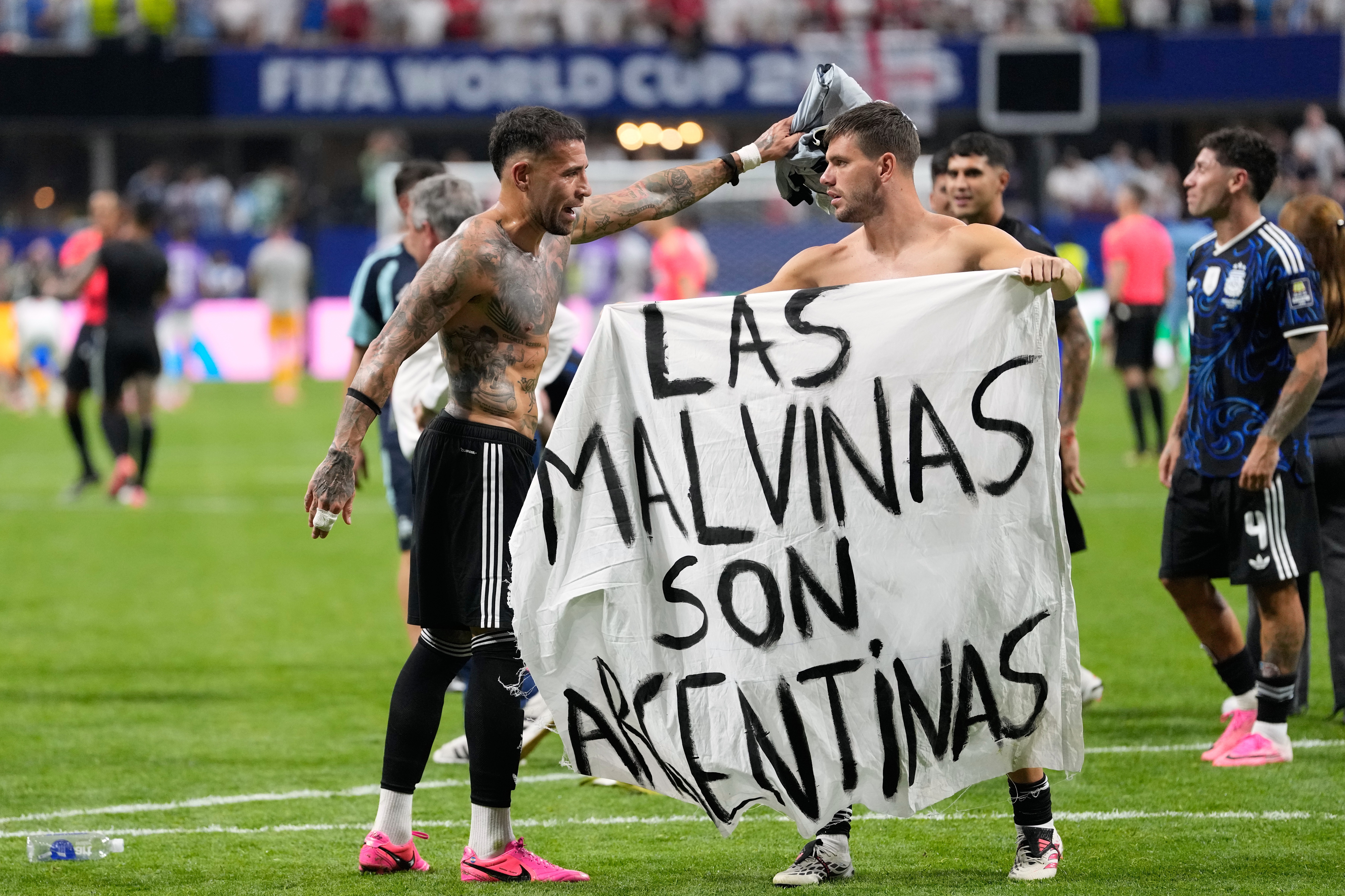 Argentinci slavili uz „Foklandi su naši“, Englezi besni zbog političke poruke: FIFA već kažnjavala isti potez