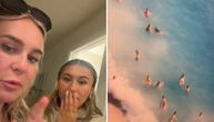 Sestre iznajmile Airbnb smeštaj, pa ugledale fotografiju na zidu: Ostale bez reči kada su je bolje pogledale