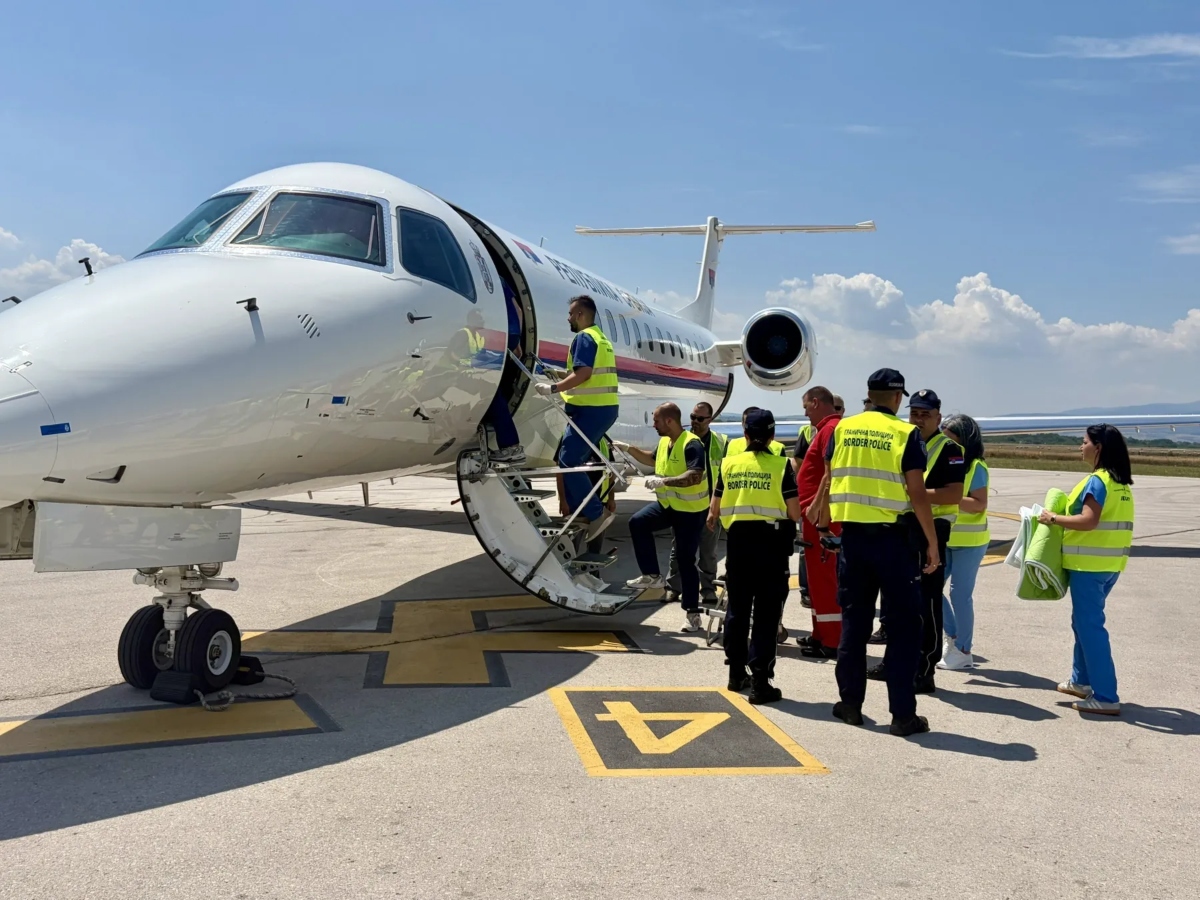 Avion sa povređenima u nesreći u Crnog Gori sleteo u Niš: Oglasio se direktor Kliničkog o stanju pacijenata
