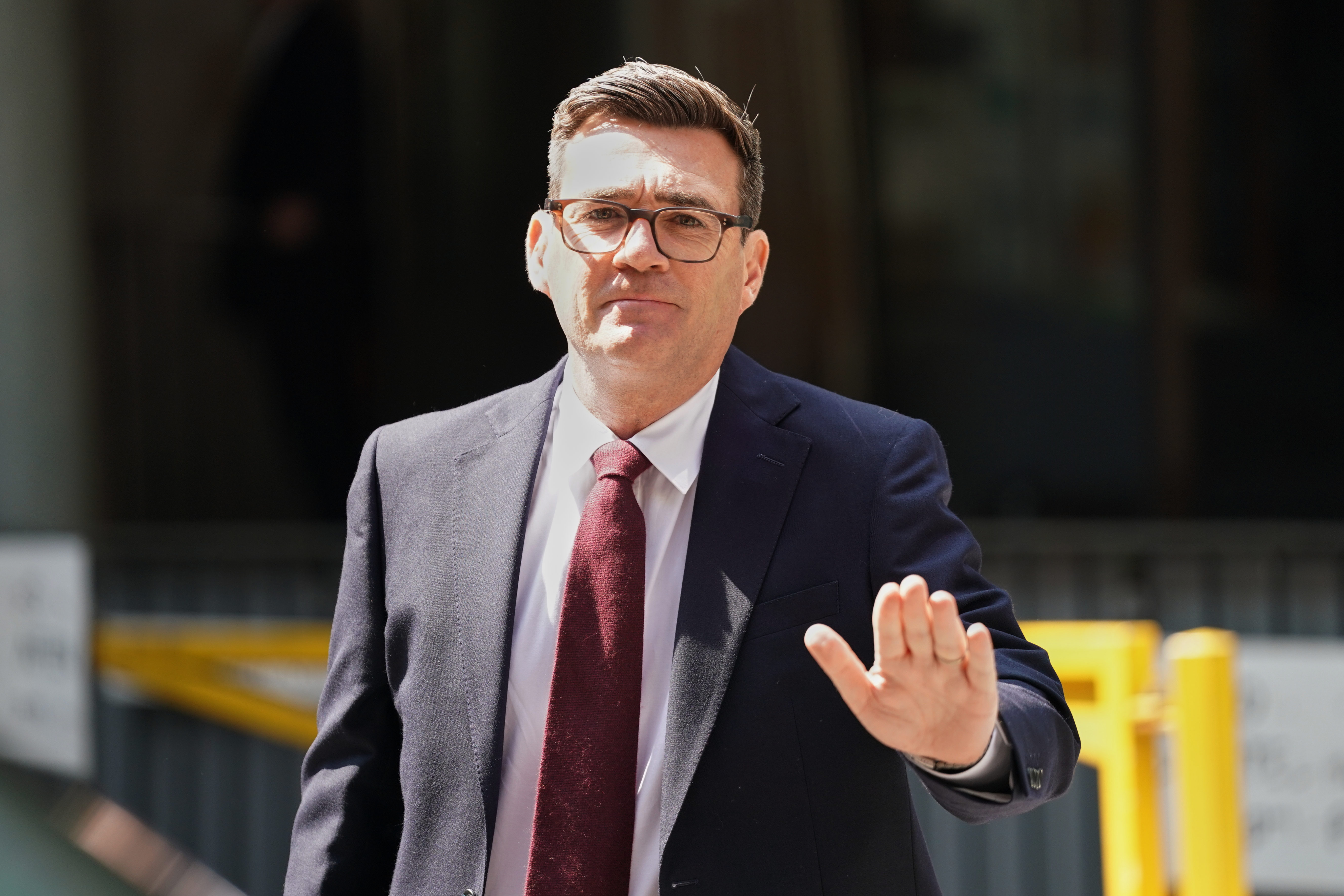 Novi premijer Bernam primio pismo: Bogataši u Velikoj Britaniji traže da plaćaju veći porez!