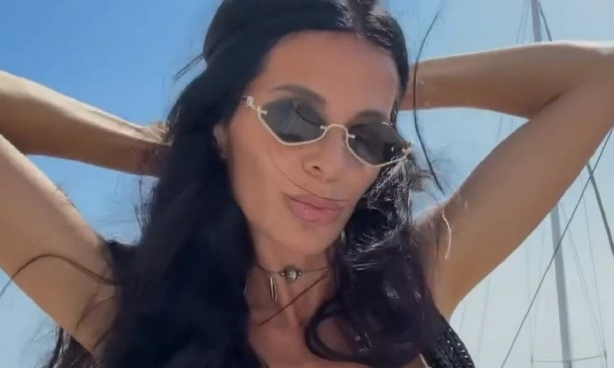 "Ćerka mi sedi smorena" Voditeljka se oglasila sa letovanja pa otkrila sa čime se suočava "Deca mi se svađaju"