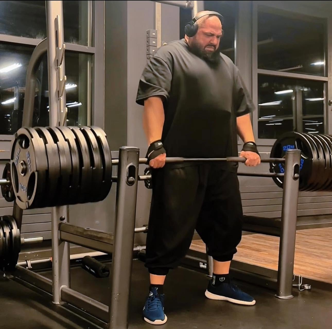 Hulk sa Kosova oborio svetski rekord: Stavili 2 tone tereta na njega, uspeo da izdrži, ušao u Ginisovu knjigu
