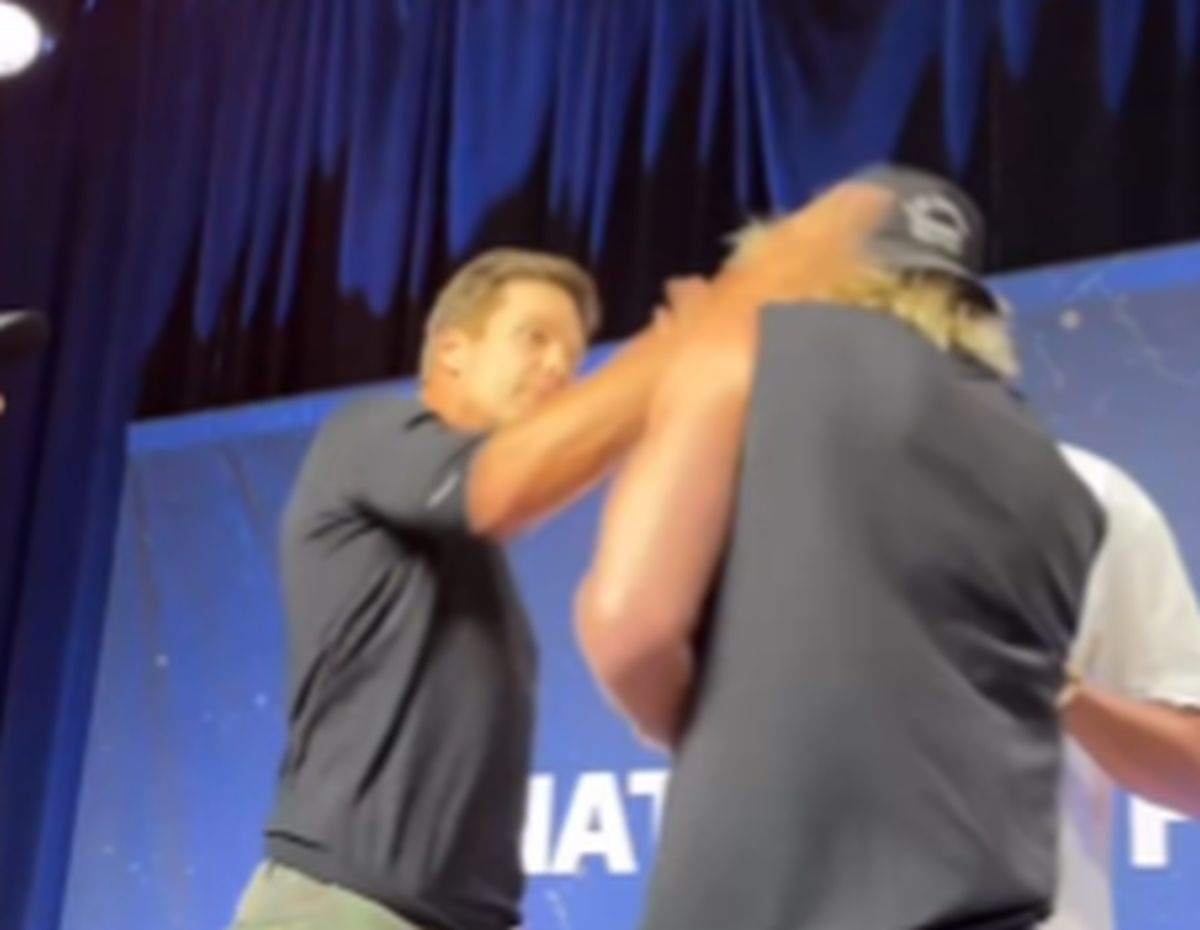 Tom Brejdi ošamario Logana Pola tokom žustre rasprave na Fanatics Festu