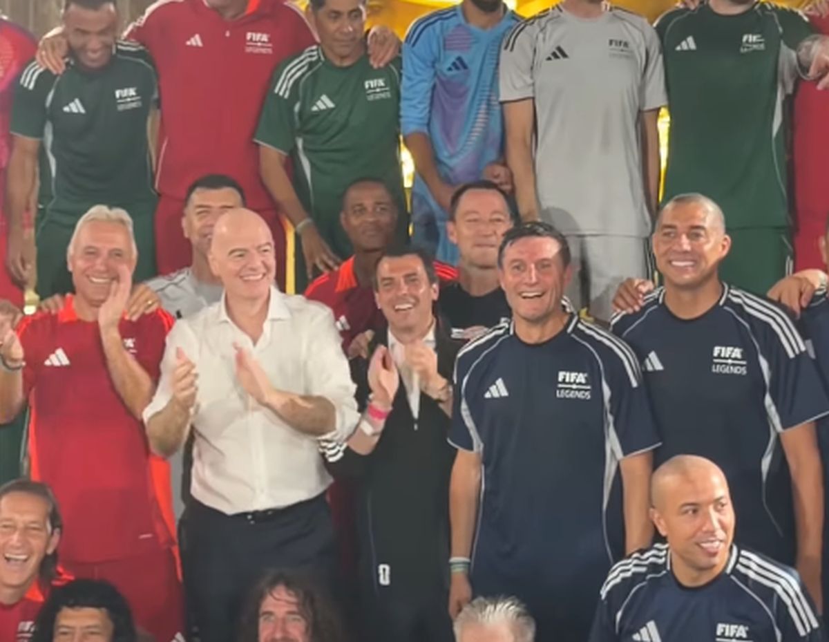 Argentina već osvojila „Mundijal“! Infantino uručio trofej Zanetiju, usledilo slavlje i pevanje „Šampioni“