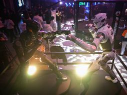 Kina, humanoidni roboti, borba, ring, EngineAI