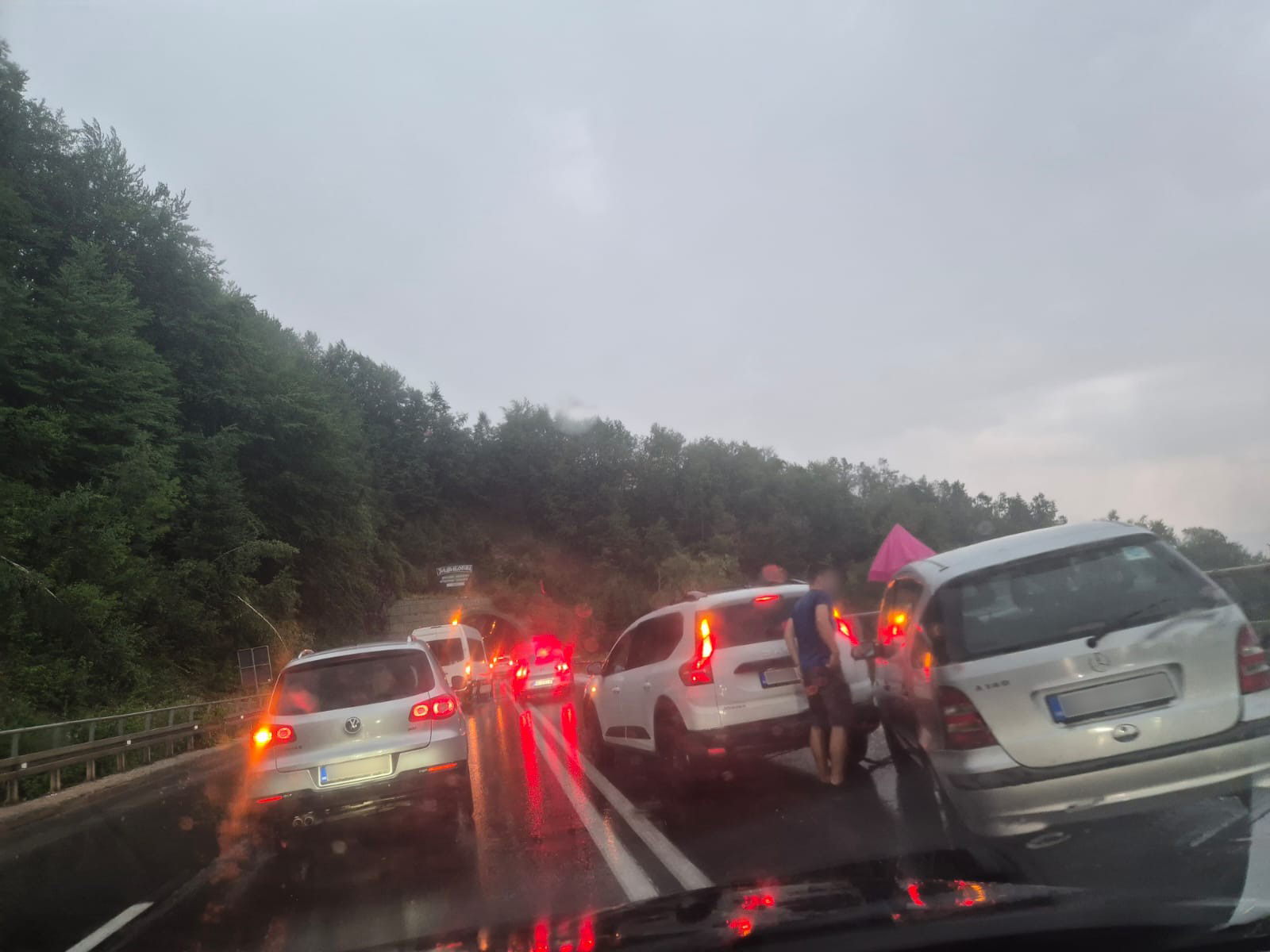 Lančani sudar kod tunela Palisad: Kilometarske kolone – SVE STOJI