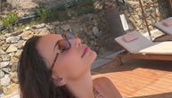 Poput modela! Emina Jahović u bikiniju raspametila sve: Ovaj detalj na njoj svi komentarišu "Najlepša ženo..."
