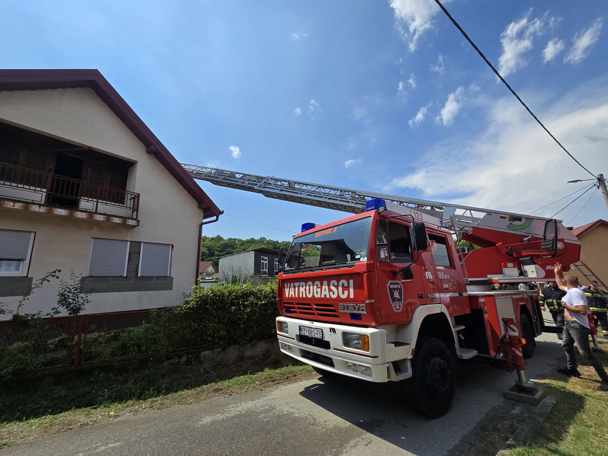 Grom udario u kuću, izazvao požar, vatra se prošila na još dve kuće: Nevreme napravilo haos u Sloveniji