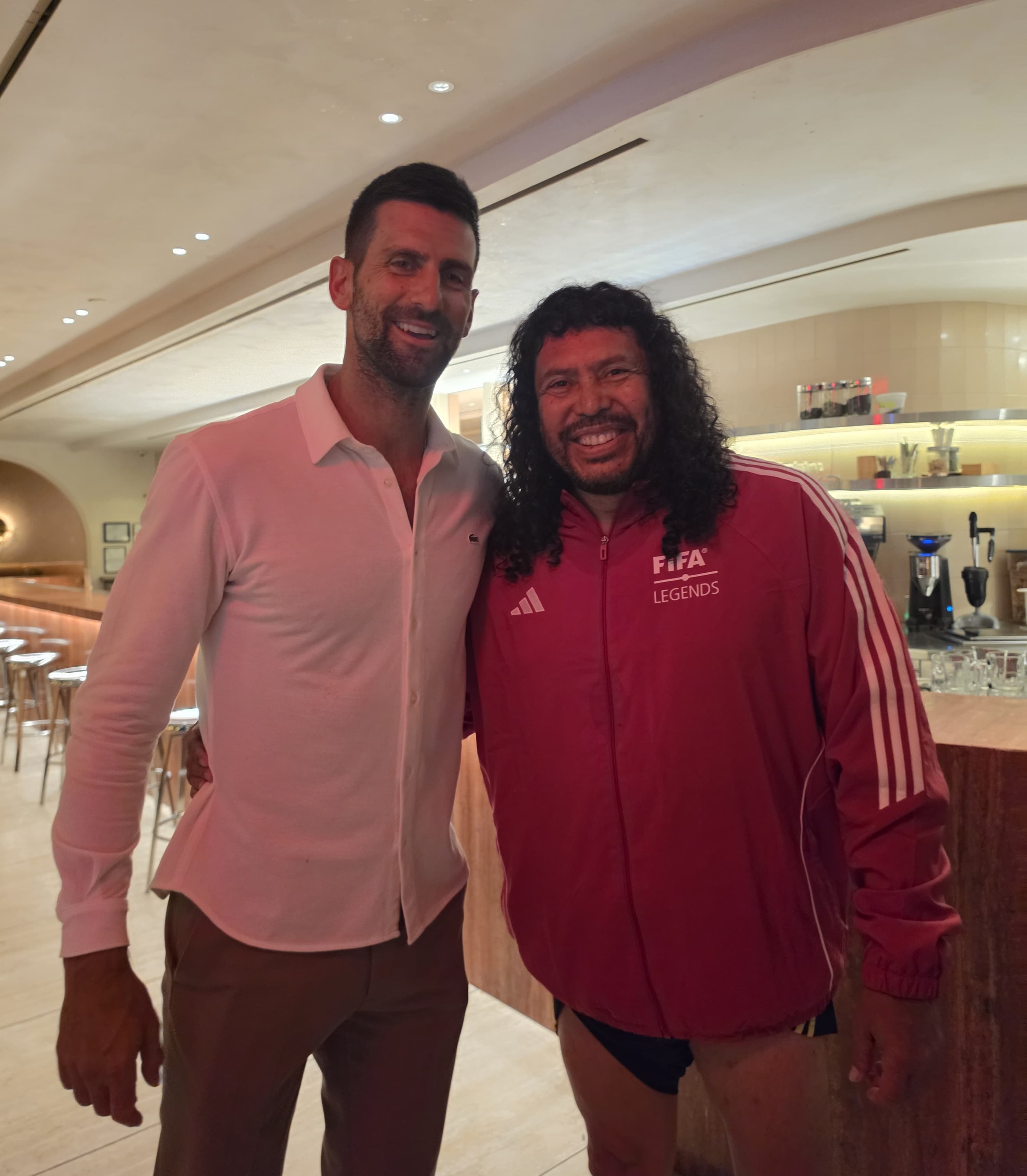 Novak Đoković se fotografisao sa legendarnim fudbalerom, nikada ga ne biste prepoznali
