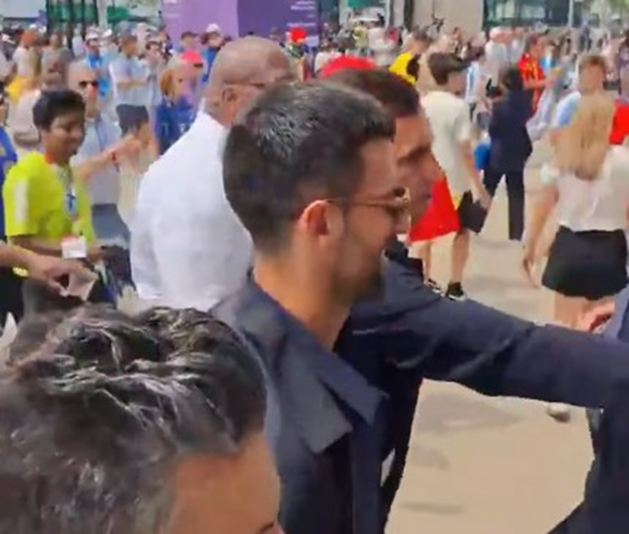 Novak Đoković stigao na veliko finale Mundijala, navijači ga "opsedali" ispred stadiona u Njujorku!