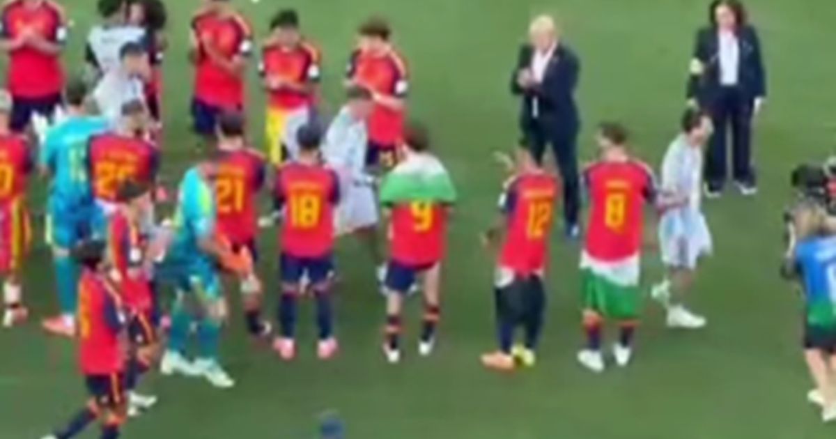 Sramotan potez Argentinaca nakon što su dobili srebro, a Španci su im ukazali veliku čast Sramotan potez Argentinaca nakon što su dobili srebro, a Španci su im ukazali veliku čast