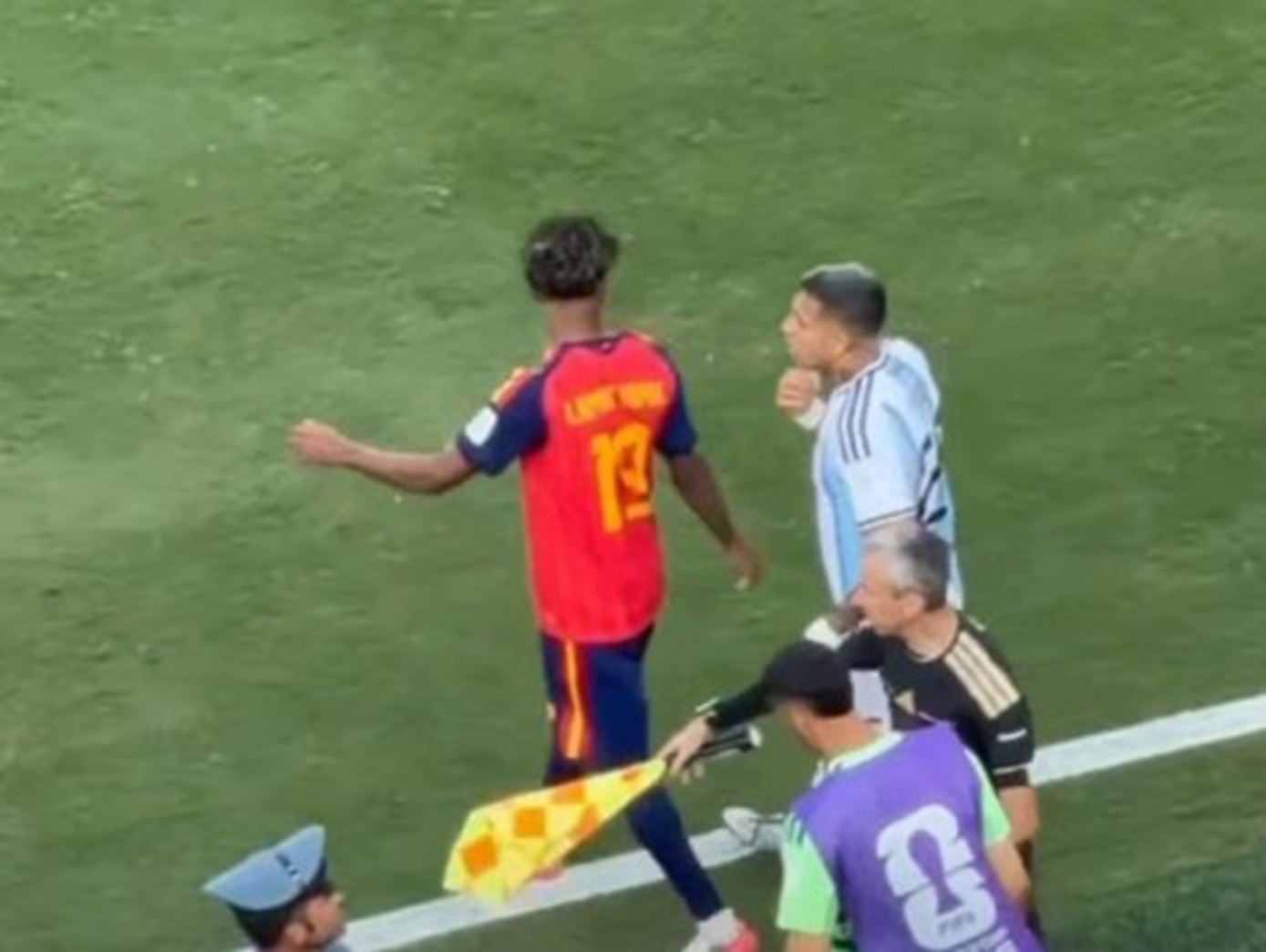 Velika frka u finalu Mundijala! Nikolas Otamendi "vaskrsao", pa krenuo da se obračuna sa Jamalom