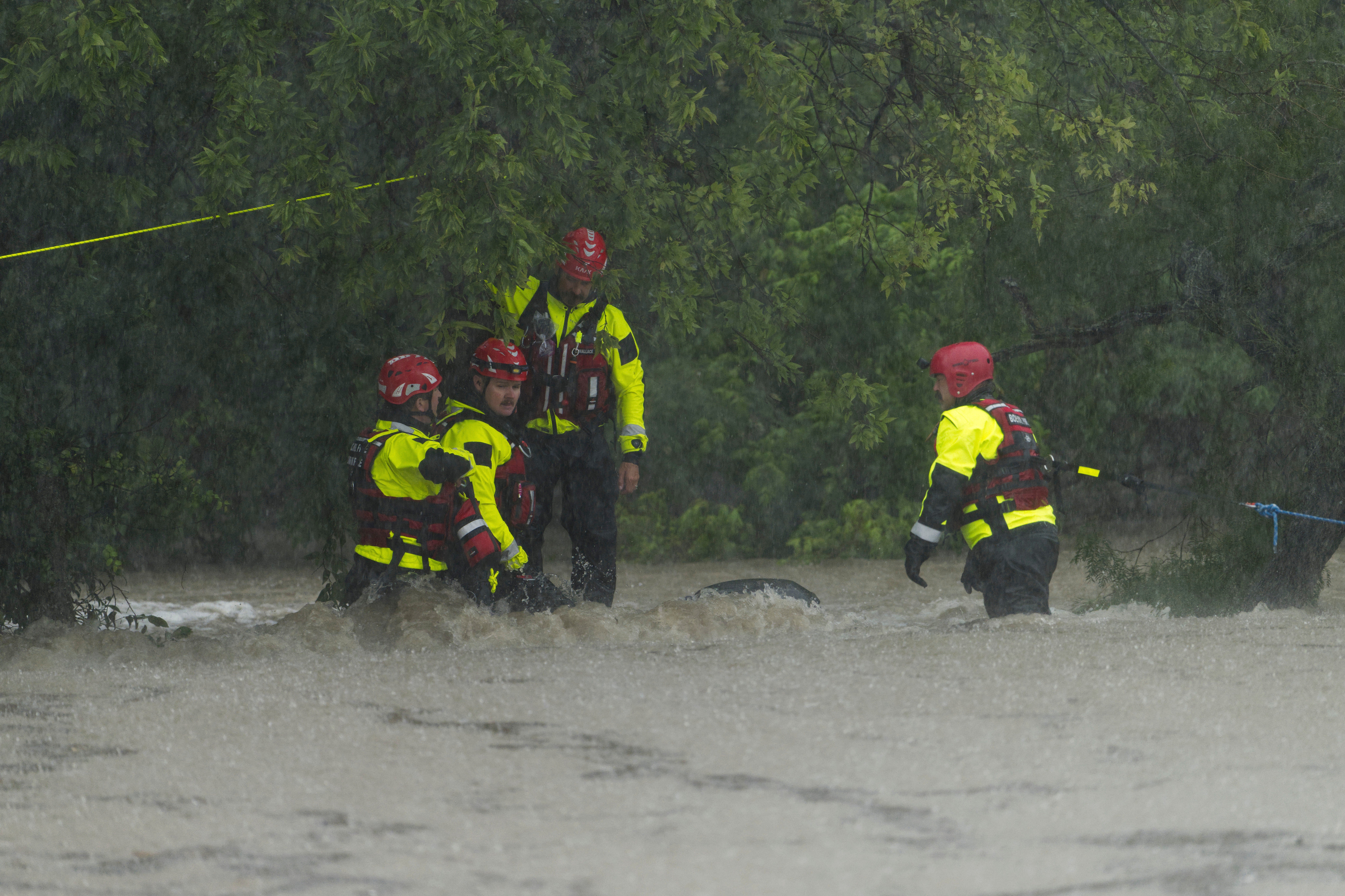 Kapetan vatrogasaca, supruga i troje dece izgubili život: Bujična poplava u kanjonu Jute