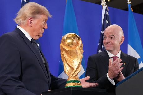 Donald Tramp i Đani Infantino