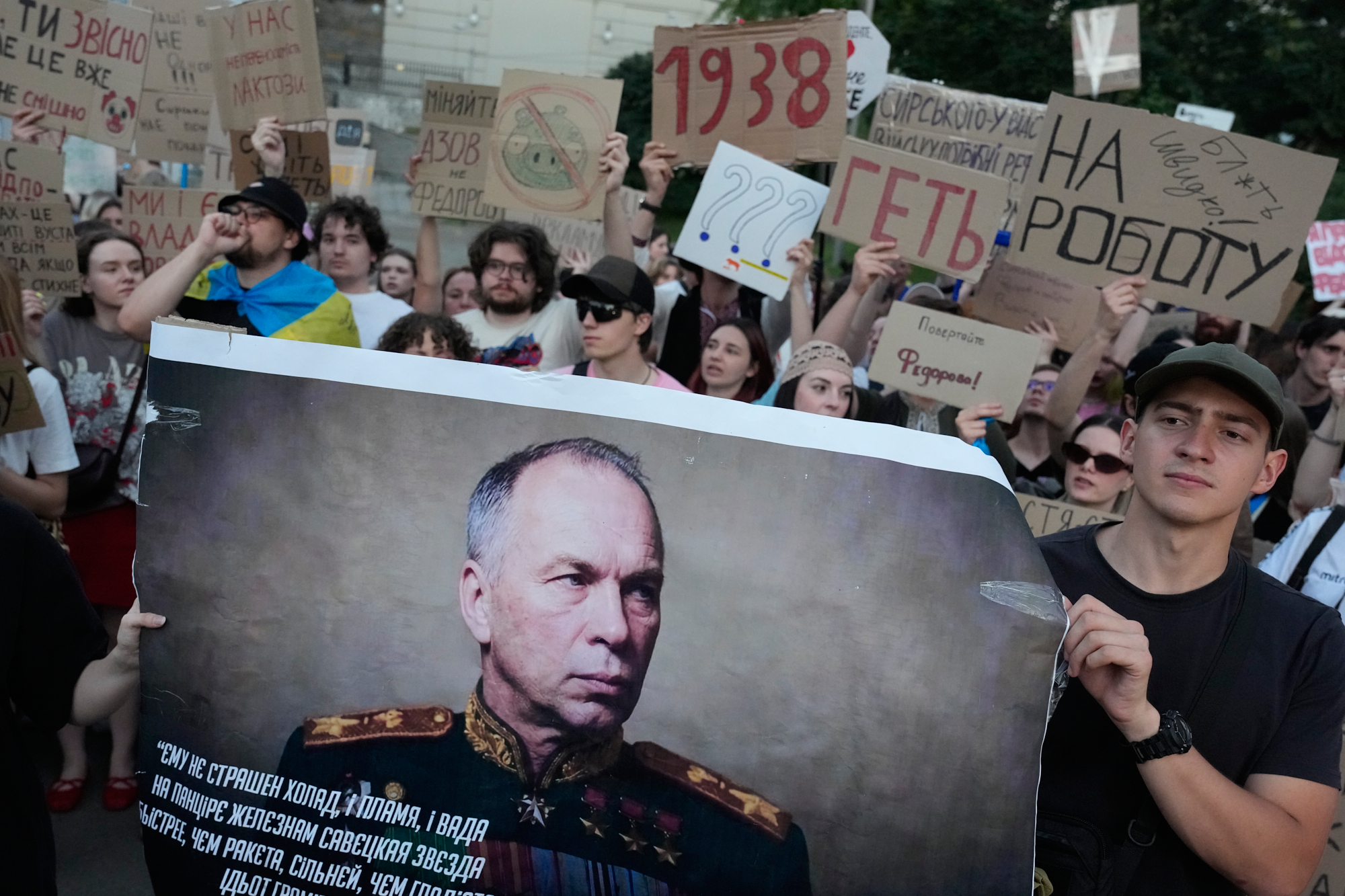 Masovni protesti u 15 ukrajinskih gradova: Građani traže povratak Fedorova i smenu Sirskog