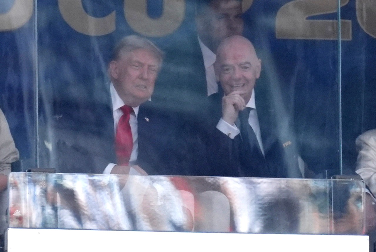 Donald Tramp došao na finale SP, Infantino odmah seo pored njega, svi su gledali u Melaniju
