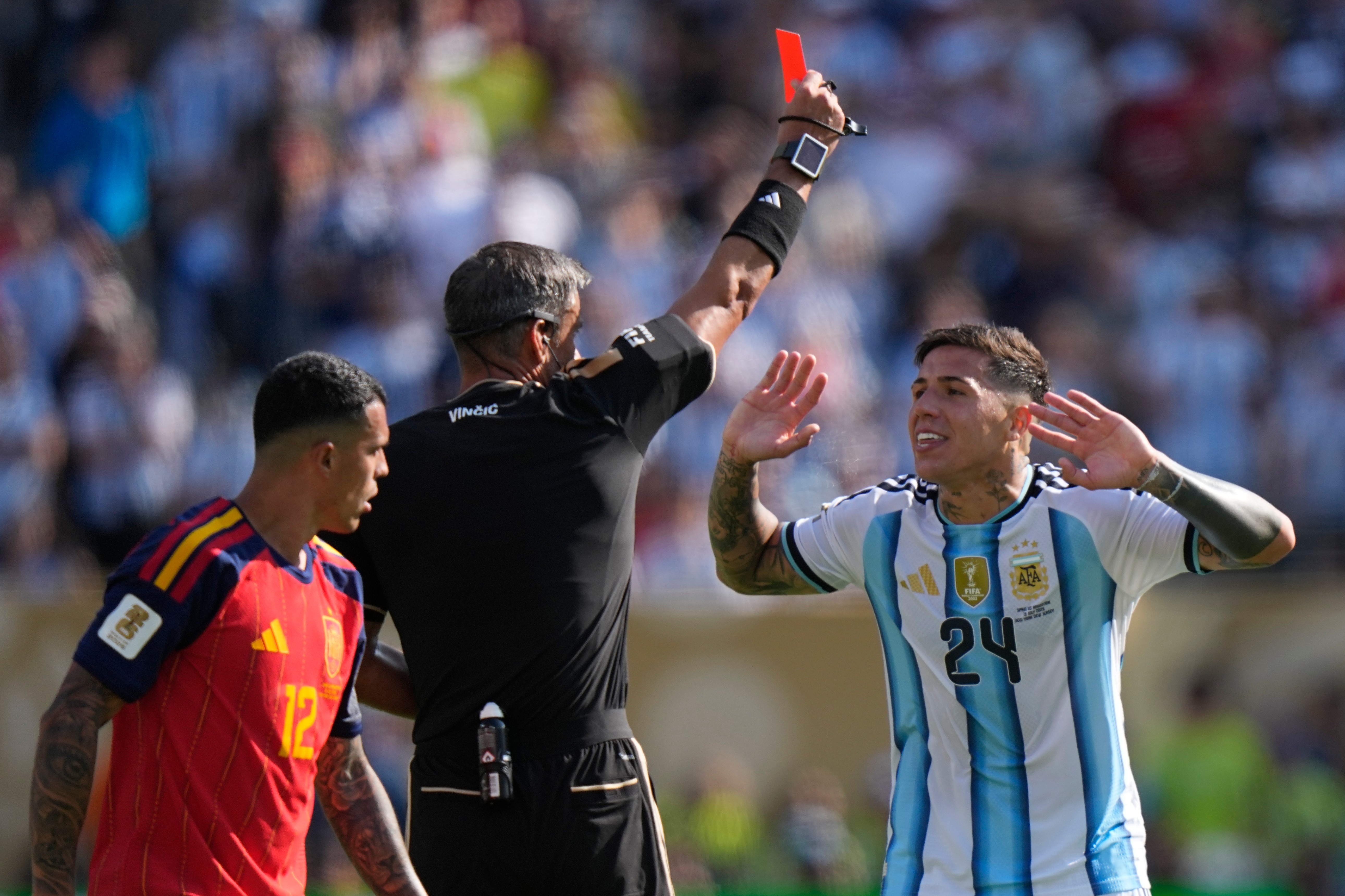Očajna Argentina nije šutnula 90 minuta, a onda je Slavko Vinčić ukrao šou, za ovo je mesaru pokazao crveni