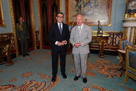 Andy Burnham, Kralj Čarls