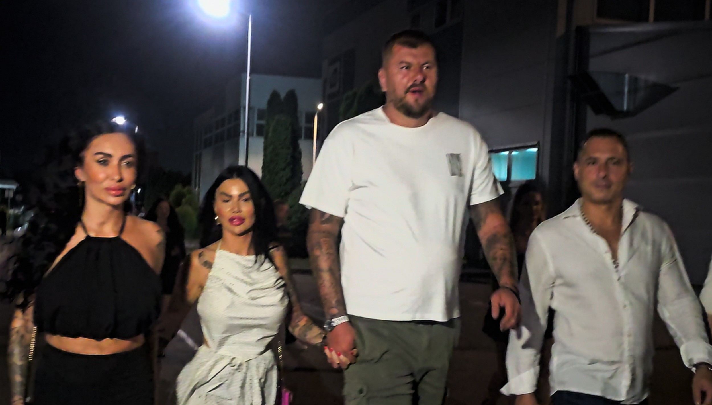 Janjuš i Vanja prvi put pred kamerama nakon Elite: Ne skidaju osmeh sa lica, drže se za ruke, tu je i ON