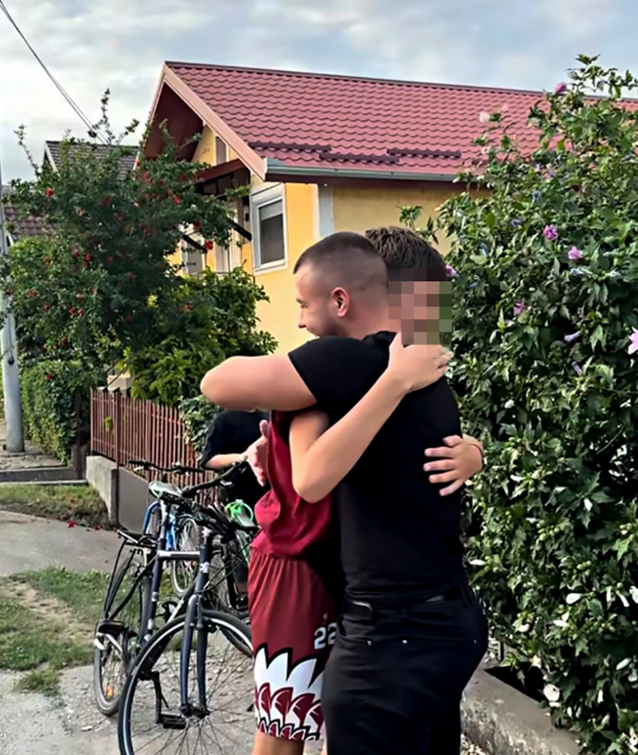 Mina Vrbaški upoznala dečka sa porodicom: Snimak iz Inđije otkriva kako su ga prihvatili "Boris je veći..."