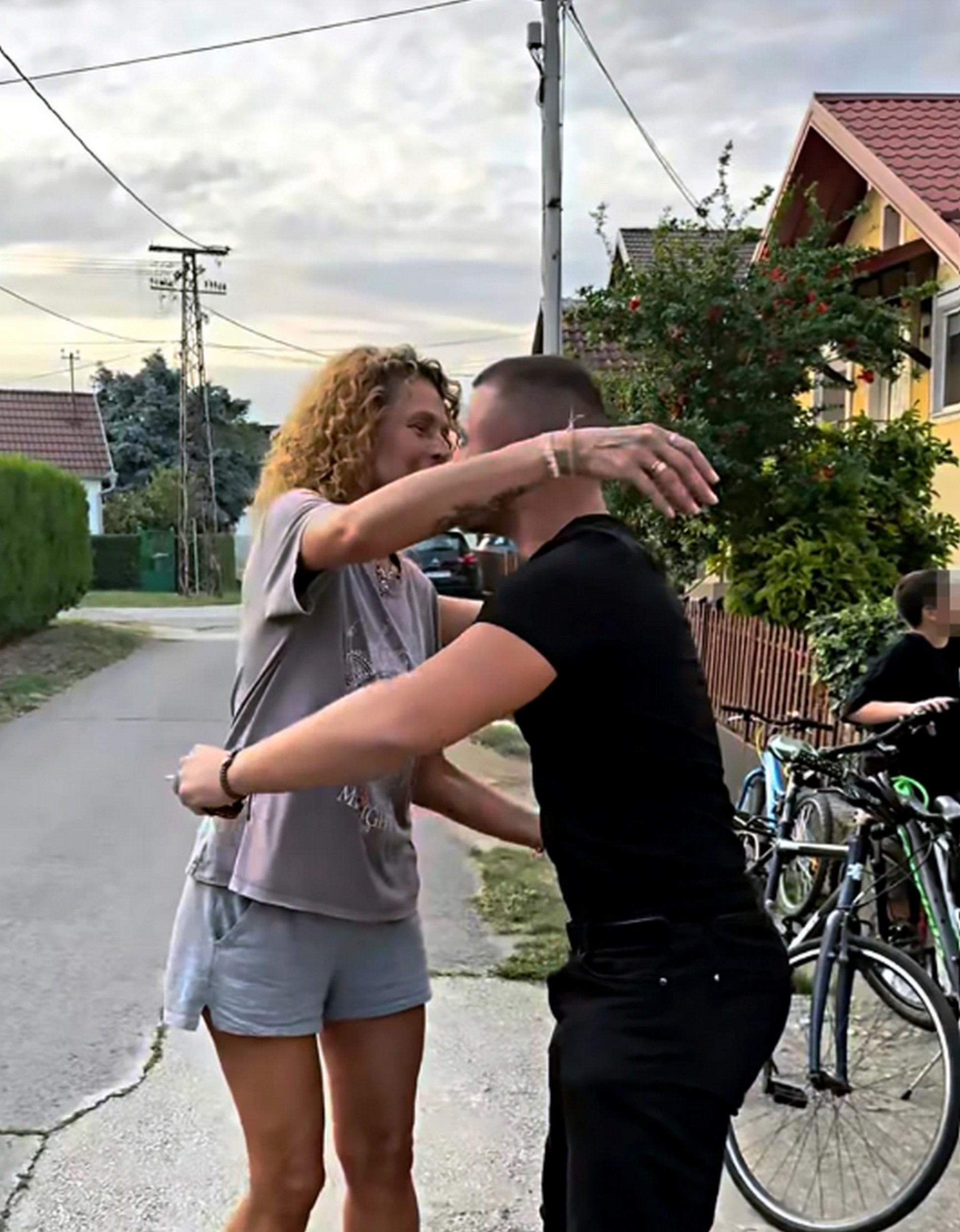 Mina Vrbaški upoznala dečka sa porodicom: Snimak iz Inđije otkriva kako su ga prihvatili "Boris je veći..."