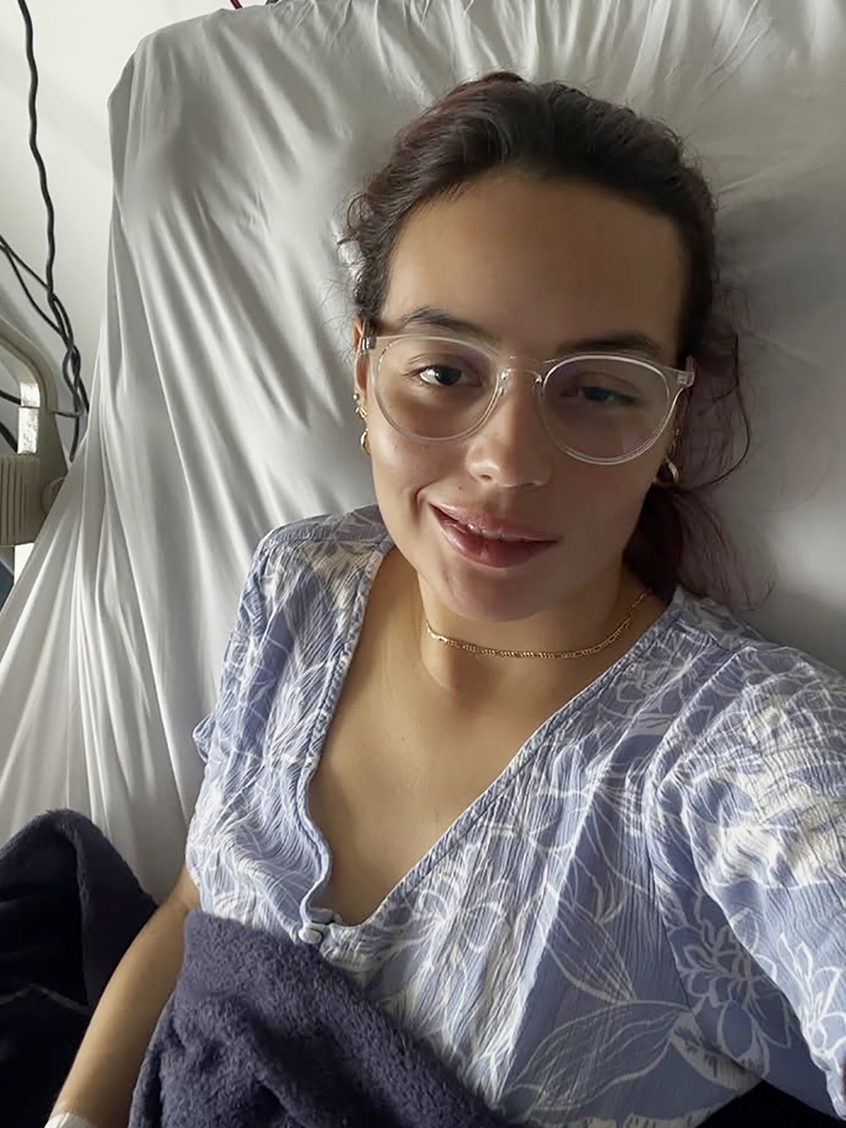 Uveče je jela suši, sutradan se borila za život: Julija provela 23 dana u bolnici i ponovo učila da hoda