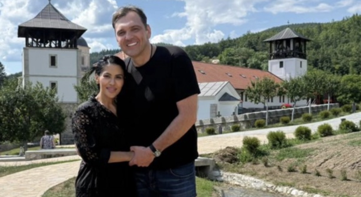Mina i Kasper otišli u manastir, posle teškog perioda, pevačicu je ovde našla mir: Čvrsto grli verenik