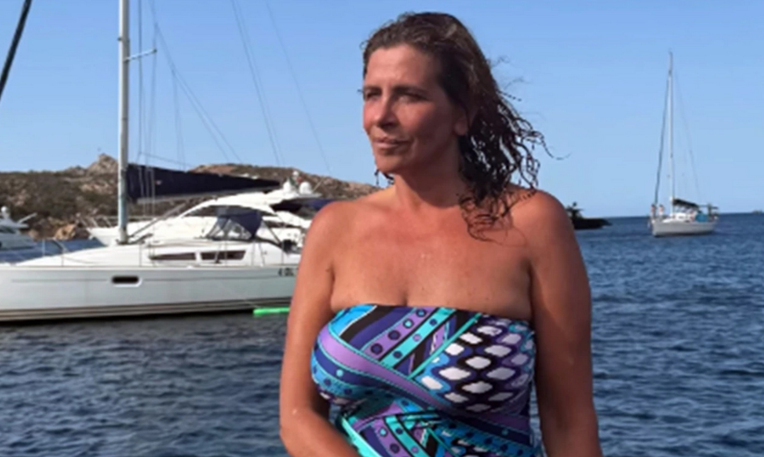 Arijana Mihajlović blista u bikiniju: U šestoj deceniji pokazala zavidnu figuru, svi komentarišu njen izgled