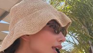 Emina Jahović uživa na plaži daleko od znatiželjnih pogleda: Ovaj detalj na njenom vratu komentarišu svi