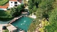 Voda je termalna i 22 stepena tokom cele godine: Turisti ne znaju da se u ovom srpskom selu kriju 