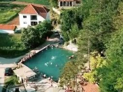 Svrljig selo Popšica prirodni bazen sa izvorom termalne vode