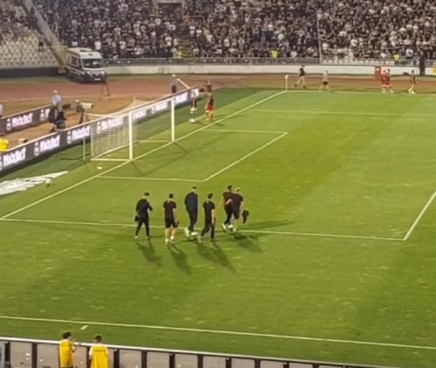 Saša Ilić dobio ovacije Grobara u Humskoj, na južnoj tribini se pojavila koreografija
