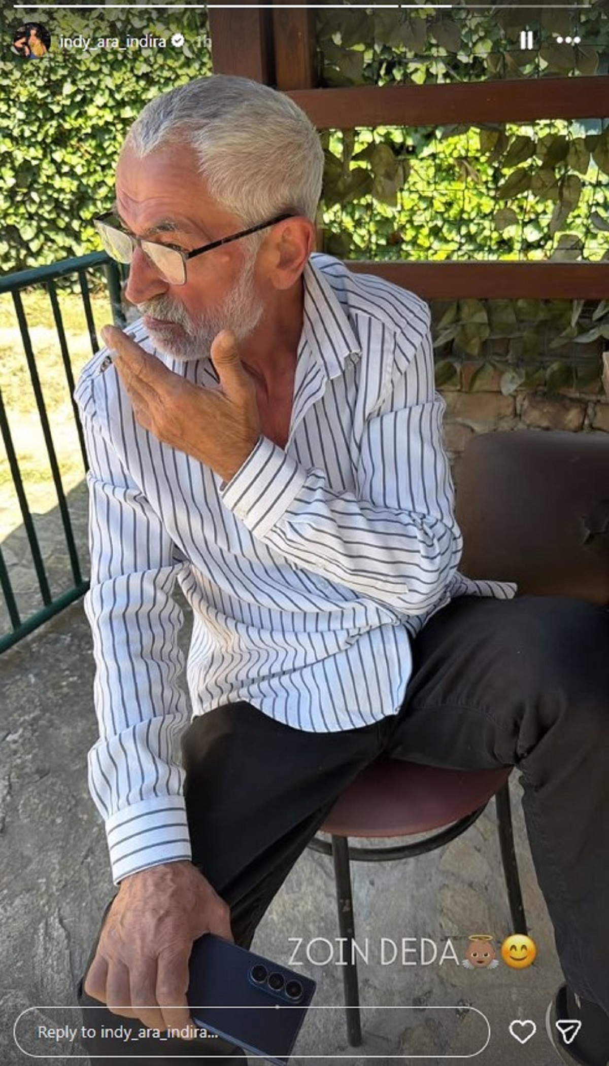 Ovo je tata Edite Aradinović: Indi podelila sliku ponosnog dede, on ne krije sreću zbog unučeta
