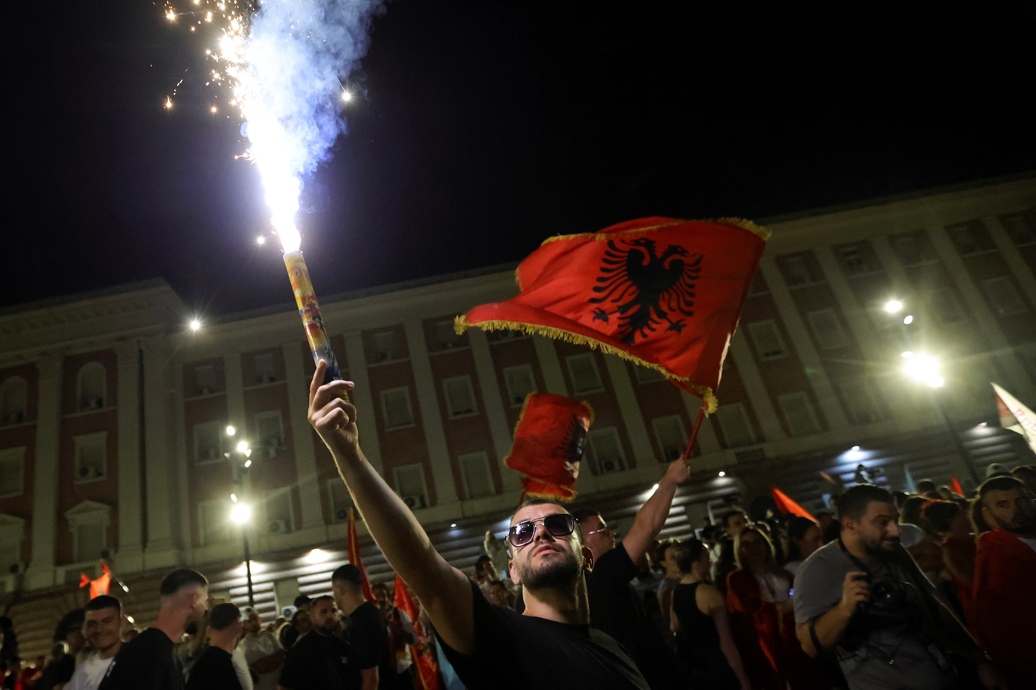 Veliki neredi ispred albanskog parlamenta zbog projekta Trampovog zeta: "Rama mora da ode, on je lopov"