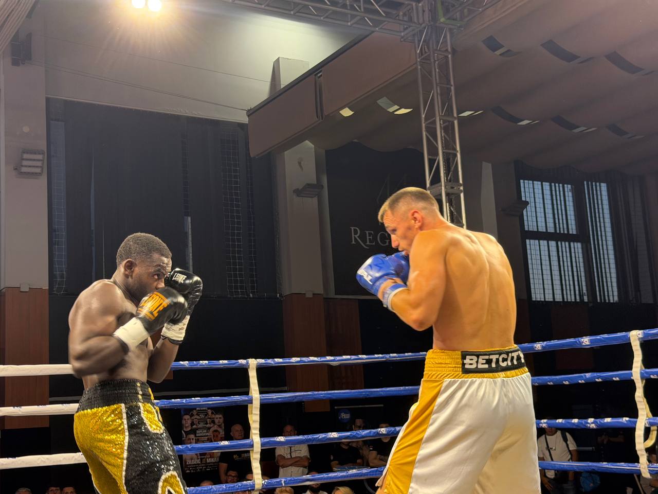 Almir Memić upisao novu pobedu na Balkan Boxingu, Kolumbijac nije imao nikakve šanse!