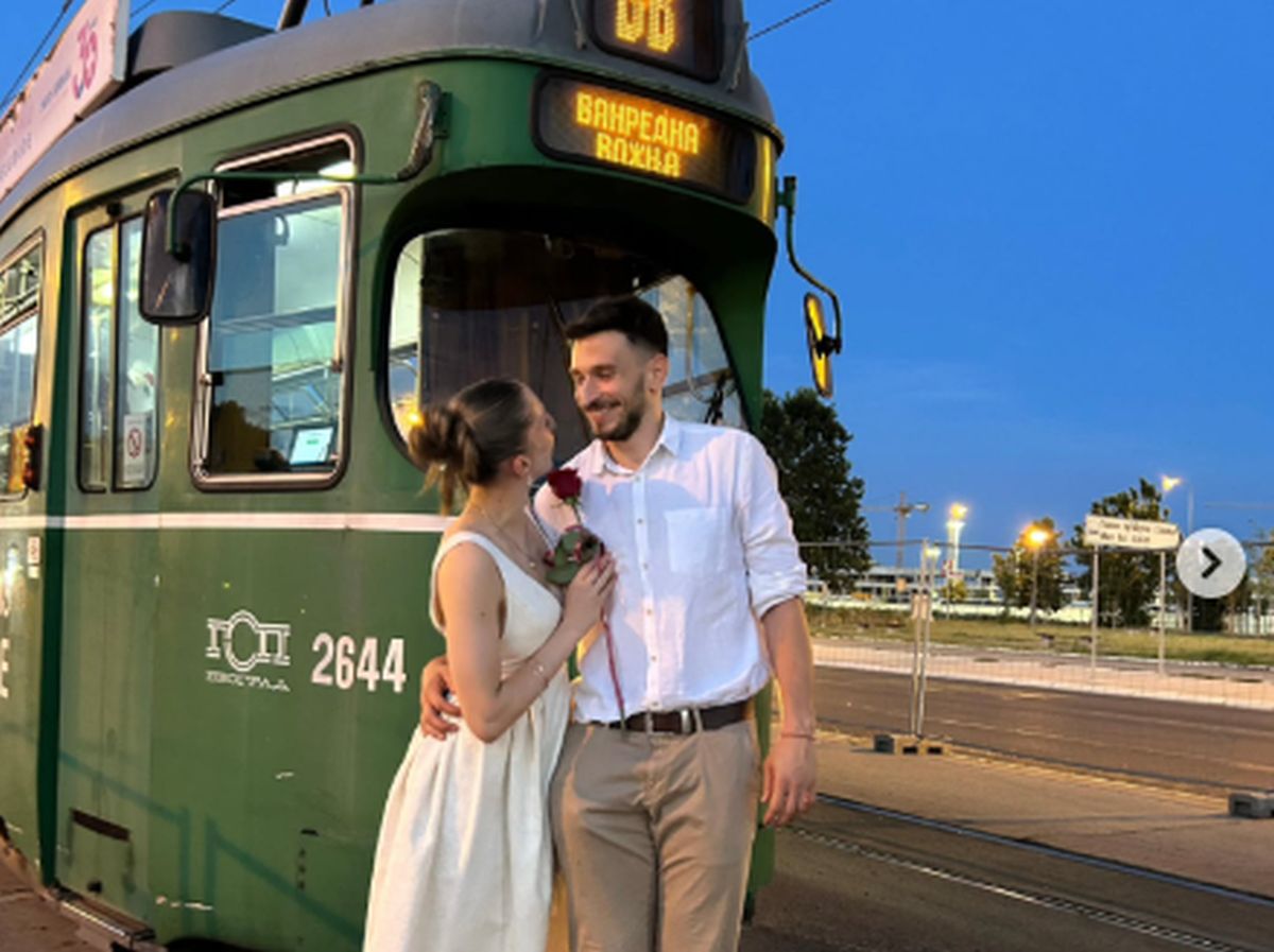 Srpkinja je kapiten Francuske, a on nastupa za Orlove, posle venčanja im je vožnja tramvajem promenila život