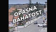Za dlaku izbegnuta strašna tragedija u Sjenici! Objavljen UZNEMIRUJUĆI snimak opasne vožnje nasred raskrsnice