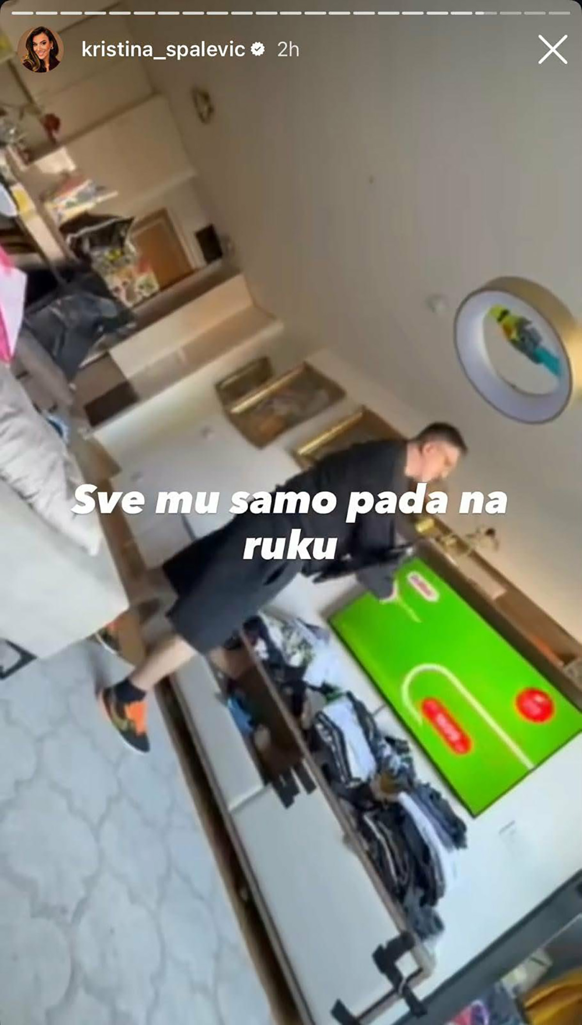 "Ovo što ja živim..." Kristina snimala Kristijana kako lomi po stanu: "Plakar je pao centimetar od Koste"