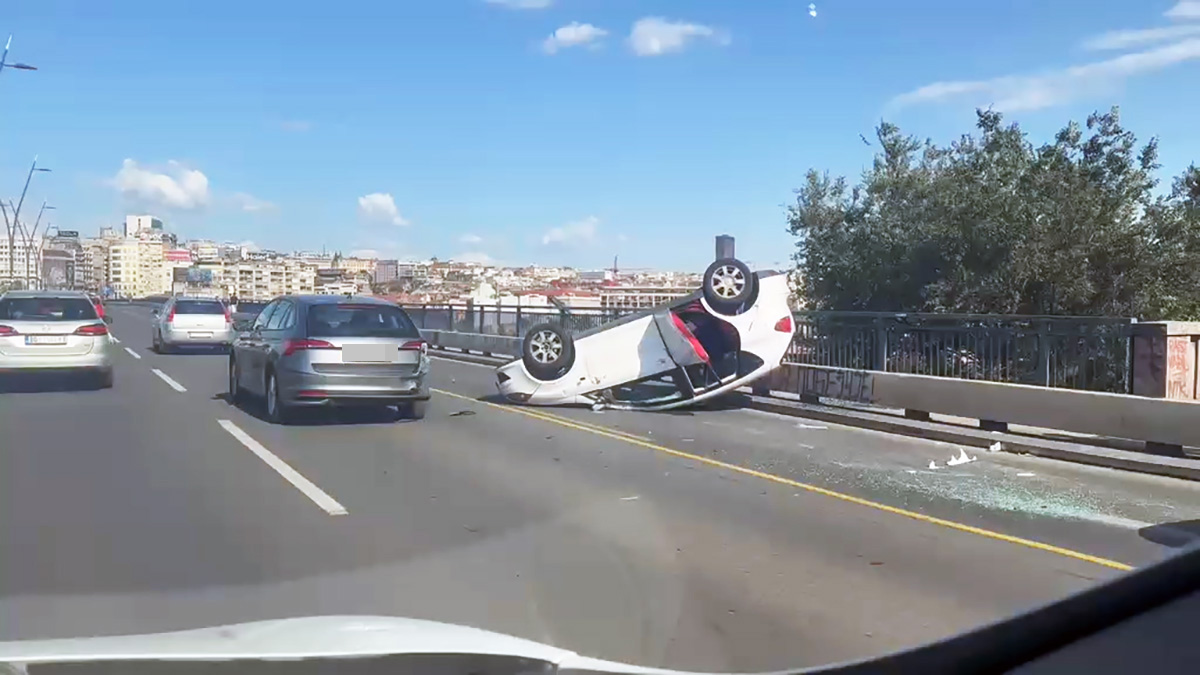 DRAMA NA BRANKOVOM MOSTU: Prevrnuo se automobil, paklene gužve na svim prilazima!