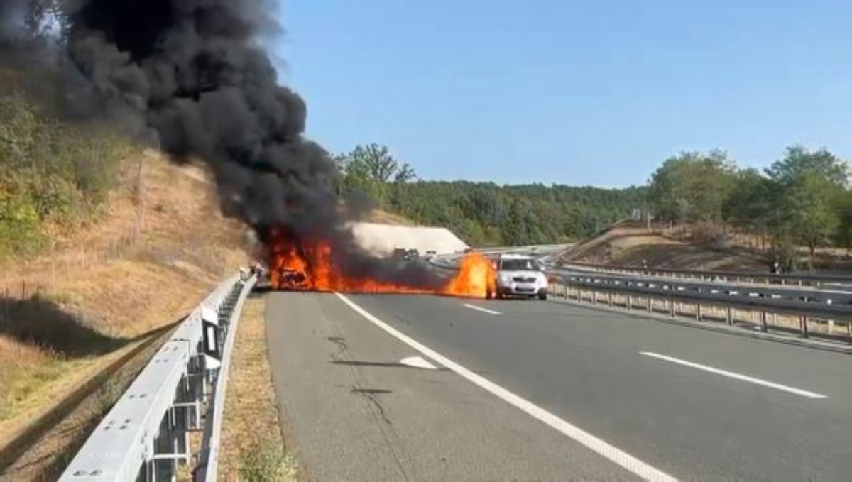 Drama kod Lajkovca! Buknuo automobil na auto-putu, hitno poslat APEL svim vozačima