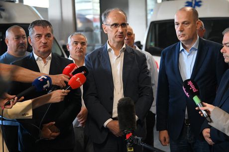 Đuro Macut, Zlatibor Lončar, Hitna Pomoć